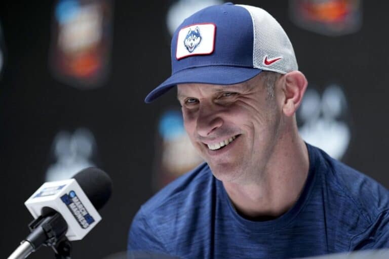 Dan Hurley rejects Lakers’ offer and chooses to continue building legacy at UConn