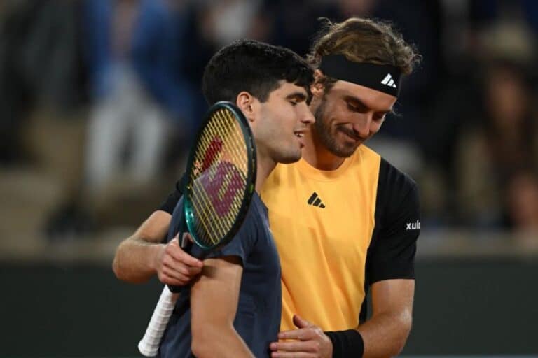 Stefanos Tsitsipas struggles against unstoppable Carlos Alcaraz