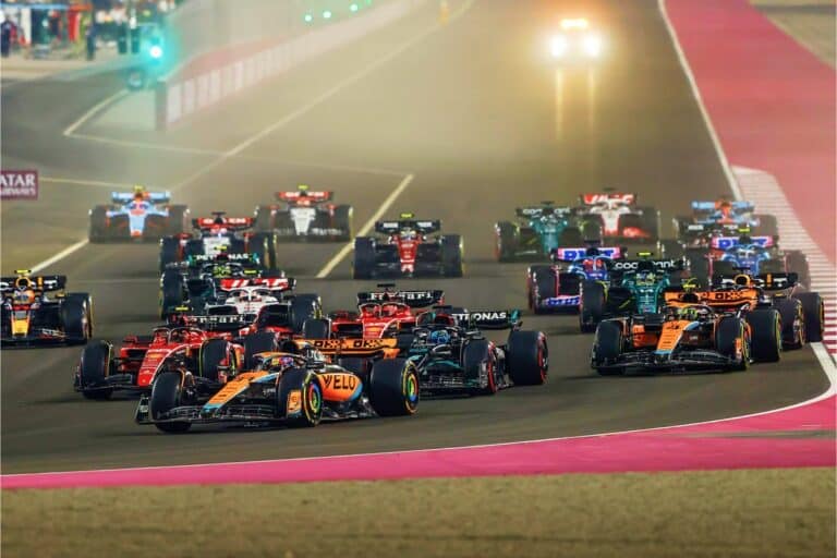 Norris takes a huge risk by defying McLaren to gift his teammate a win in the Qatar Sprint