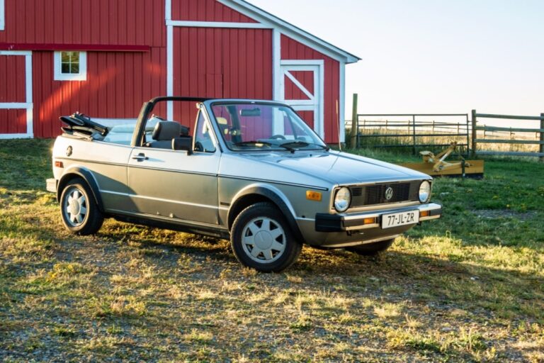 Delivery made after 37 years: An American woman officially receives her Golf Cabriolet after touching Volkswagen executives with her incredible story