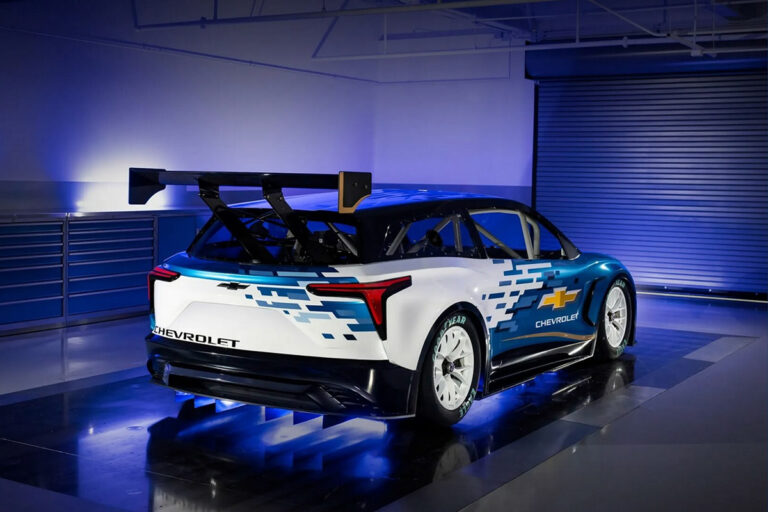 Ford and Chevrolet have already thought about the future of American motorsport, and fans aren’t going to like it: here’s the first electric NASCAR prototype